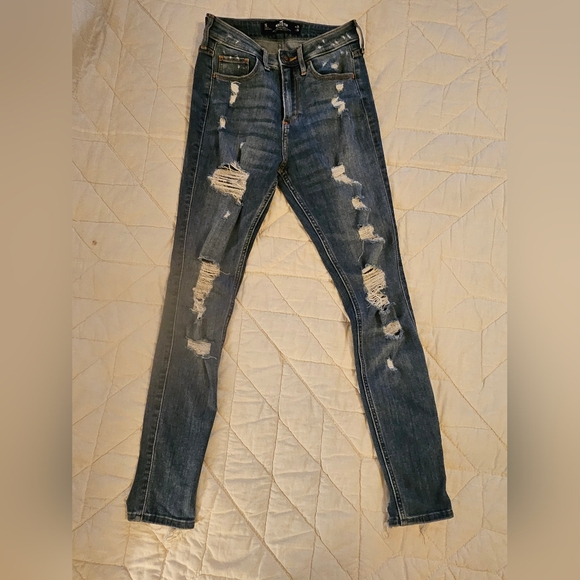 Hollister Denim - Hollister Curvy High-Rise Super Skinny Distressed Jeans